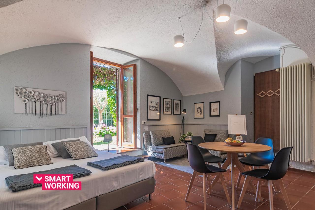 Atelier Dell'Artista By Wonderful Italy Apartment Варена Екстериор снимка